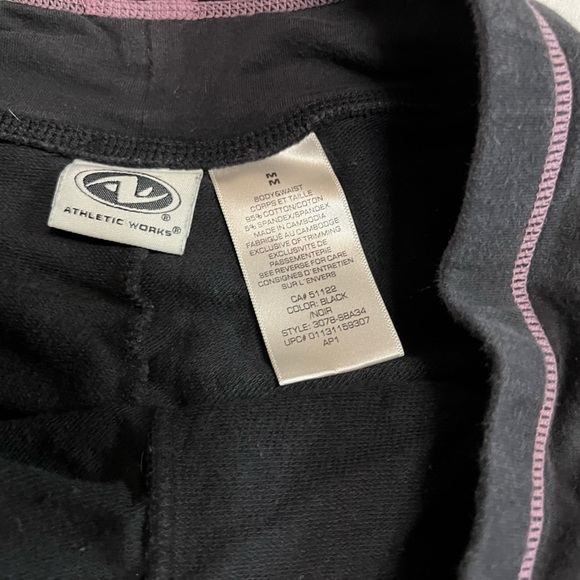 Lounge shorts, size medium - Picture 3 of 3